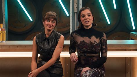 hailee steinfeld tetas|Arcane Season 2: Hailee Steinfeld on Vi and Jinx Sisterhood